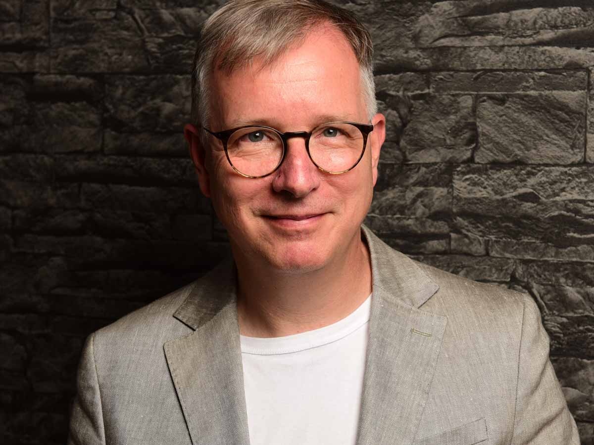 Uwe Fenner - Inhaber und Kundenberatter im eigenen Lettershop mailingdruck24 - Experte für Printmailings Uwe Fenner ist seit mehr als 20 Jahren Experte für Printmailings: Mit dem eignen Lettershop ist er im Bereich Direktmarketing aktiv.